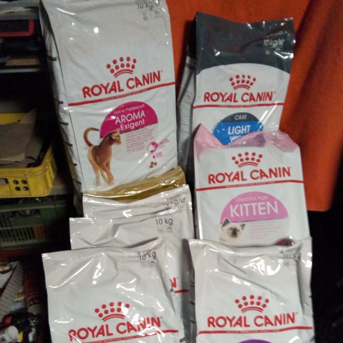 10 velkých pytlů granulí Royal Canin